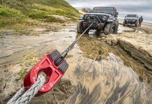FLATLINK "E" EXPERT WINCH SHACKLE MOUNT -- RED | 00080-01 - Image 1