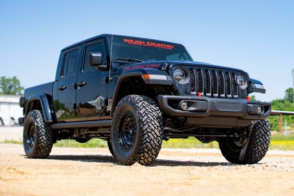 Rough Country - 2.5 Inch Leveling Kits - Springs - V2 - Jeep Gladiator JT 4WD (2024-2025) | 78470 - Image 1
