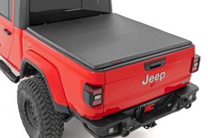 Rough Country - Soft Tri-Fold Bed Cover - 5' Bed - Jeep Gladiator JT 4WD (2020-2025) | 41620500A